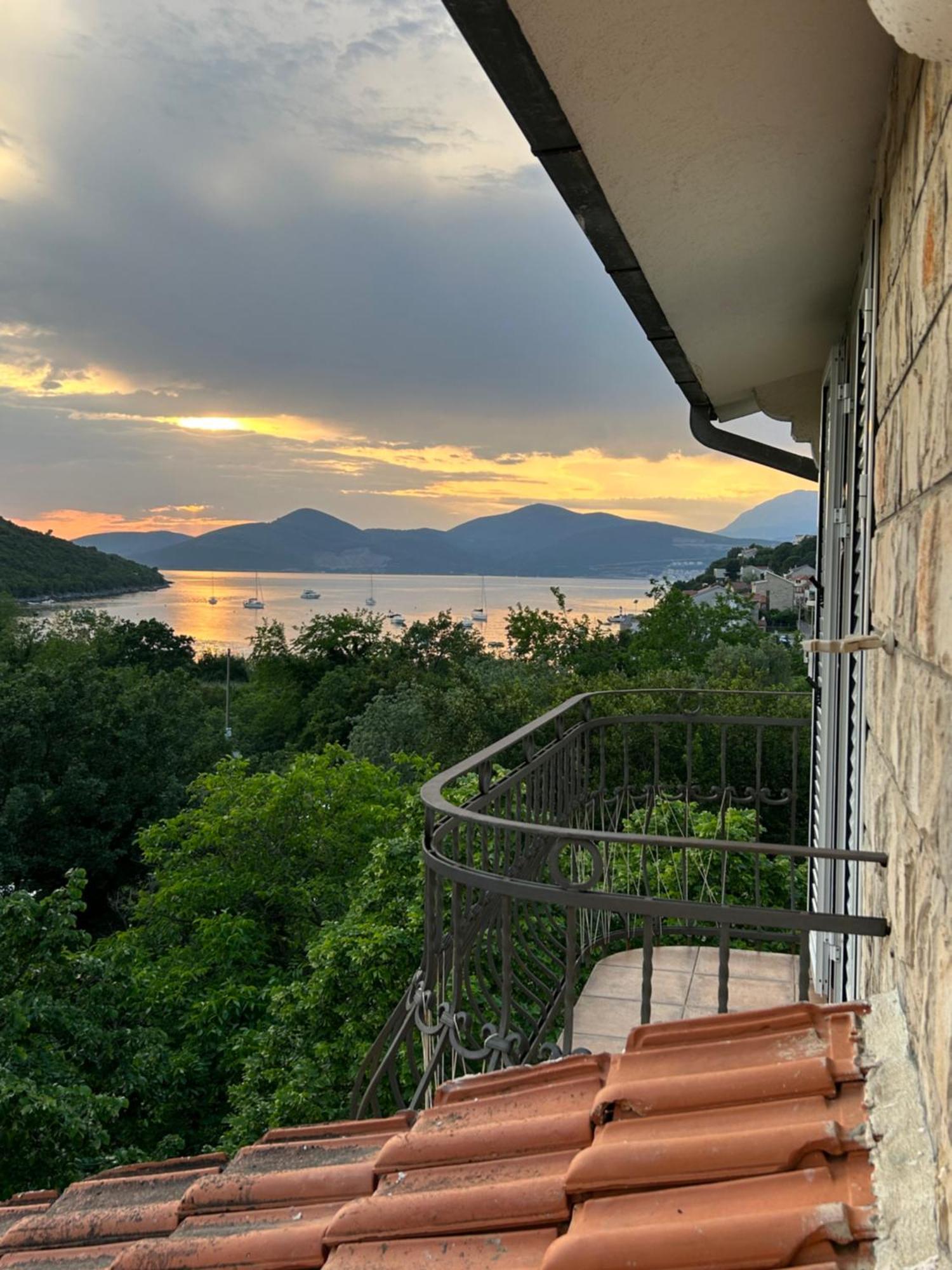 Lazarus Bigova Apartments Tivat Exterior photo